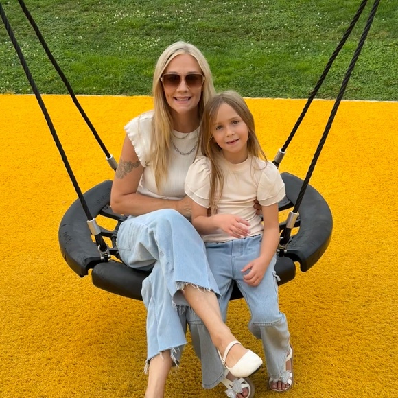 Meet your Posher Ambassador, Marcella 💕 - Picture 6 of 7